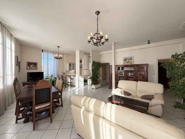 Très bel appartement avec du cachet - résidence de standing - Centre-ville de St Laurent du Pont