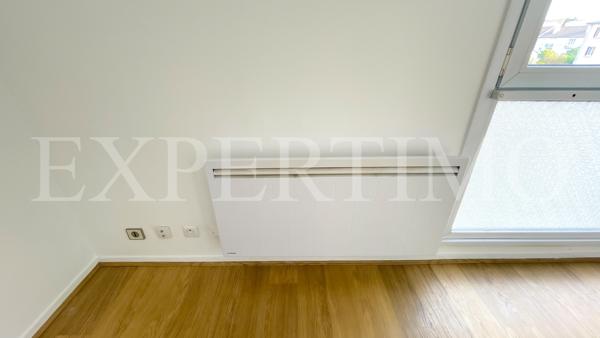 LE CHENAY, rue de Versailles, T1 de 31 m² en bon état, ascenseur.