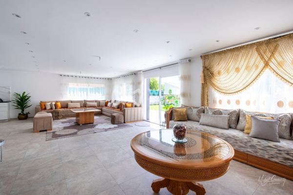 Villa contemporaine d'exception avec piscine à Istres