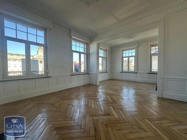Appartement à louer 3 pièces 109.8m²