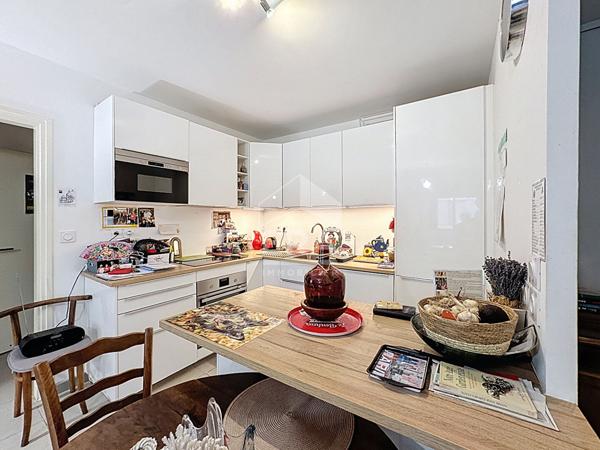 Appartement Marseille 3 pièce(s) plus terrasse