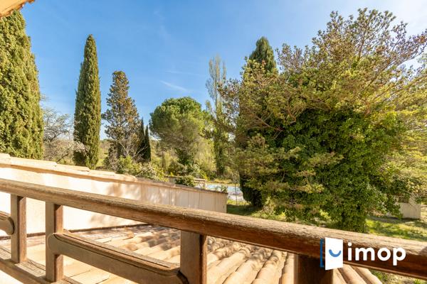 Maison avec piscine en zone naturelle