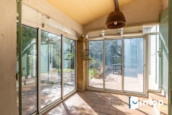 Maison avec piscine en zone naturelle