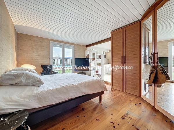 Maison contemporaine à vendre 7 pièces VIRY (74) secteur résidentiel paisible - 167 m² habitables (230 m² au sol), terrain clos 1417 m² - piscine - 9 places de stationnement