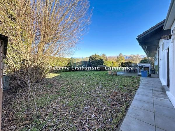 Maison contemporaine à vendre 7 pièces VIRY (74) secteur résidentiel paisible - 167 m² habitables (230 m² au sol), terrain clos 1417 m² - piscine - 9 places de stationnement