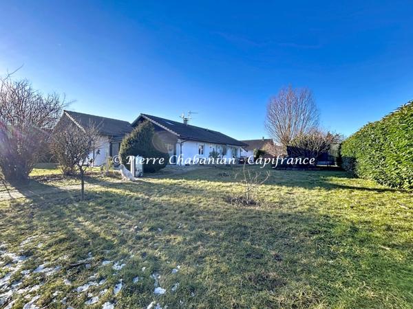 Maison contemporaine à vendre 7 pièces VIRY (74) secteur résidentiel paisible - 167 m² habitables (230 m² au sol), terrain clos 1417 m² - piscine - 9 places de stationnement