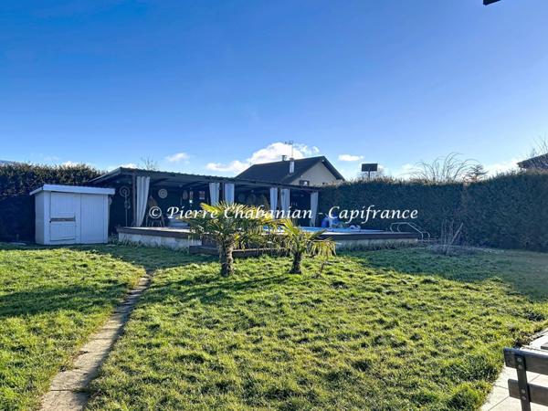 Maison contemporaine à vendre 7 pièces VIRY (74) secteur résidentiel paisible - 167 m² habitables (230 m² au sol), terrain clos 1417 m² - piscine - 9 places de stationnement