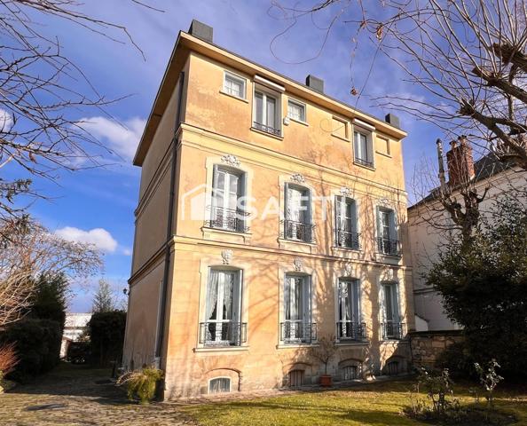 DEMEURE FAMILIALE DE CARACTERE / TERRAIN 600 m2 / 8 PIÈCES