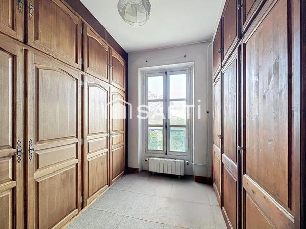 DEMEURE FAMILIALE DE CARACTERE / TERRAIN 600 m2 / 8 PIÈCES