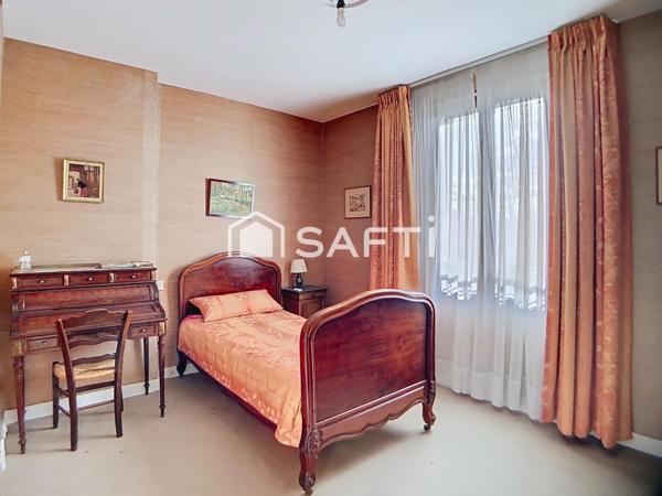 DEMEURE FAMILIALE DE CARACTERE / TERRAIN 600 m2 / 8 PIÈCES