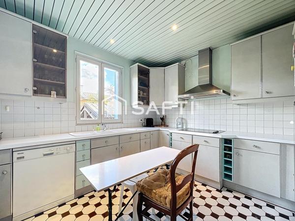 DEMEURE FAMILIALE DE CARACTERE / TERRAIN 600 m2 / 8 PIÈCES