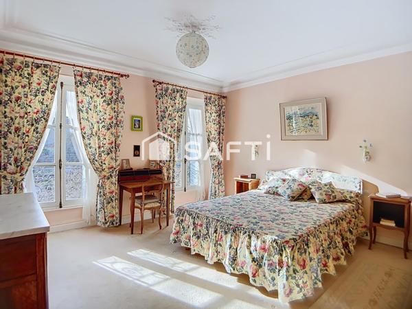 DEMEURE FAMILIALE DE CARACTERE / TERRAIN 600 m2 / 8 PIÈCES