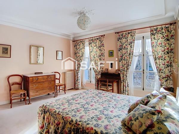 DEMEURE FAMILIALE DE CARACTERE / TERRAIN 600 m2 / 8 PIÈCES