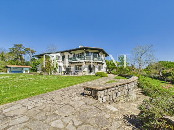 Propriété d’exception à Bordagain, vue d’exception sur les montagne et la Côte Basque, CIBOURE