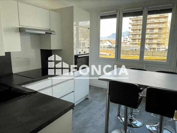 Location Appartement 3 pièces 61.65 m² - 82 COURS JEAN JAURES Echirolles 38130