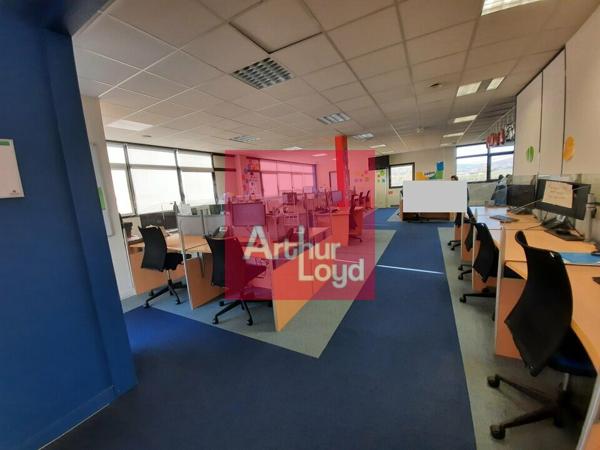 COURNON D'AUVERGNE A PROXIMITE DU ZENITH A LOUER BUREAUX 157M²