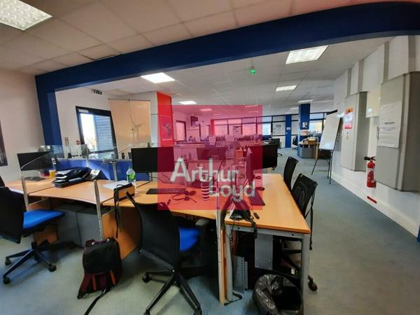 COURNON D'AUVERGNE A PROXIMITE DU ZENITH A LOUER BUREAUX 157M²