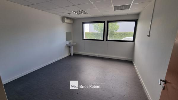 Bureaux à louer avec parkings extérieurs aménagés à Rillieux-la-Pape