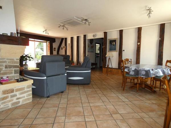 2 Maisons Excideuil  288 m2 / 6 chambres / piscine / 1,7hect