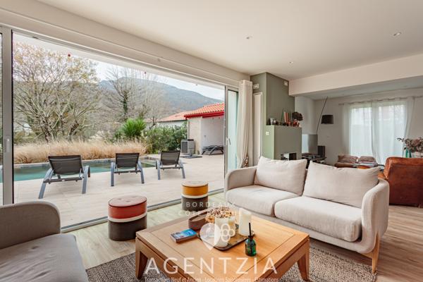 Ascain (64310) ASCAIN Maison rénovée avec piscine chauffée en pierre de Bali & pool house – À 15 min à vélo des plages de Sai