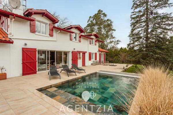 Ascain (64310) ASCAIN Maison rénovée avec piscine chauffée en pierre de Bali & pool house – À 15 min à vélo des plages de Sai