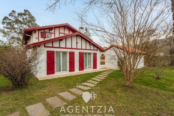 Ascain (64310) ASCAIN Maison rénovée avec piscine chauffée en pierre de Bali & pool house – À 15 min à vélo des plages de Sai