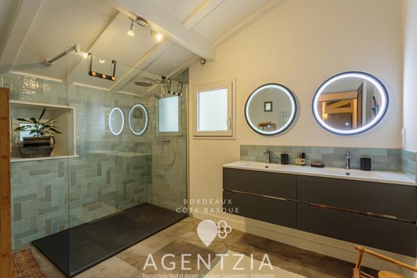 Ascain (64310) ASCAIN Maison rénovée avec piscine chauffée en pierre de Bali & pool house – À 15 min à vélo des plages de Sai