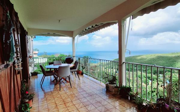 Appartement à louer    4 pièces •  Pointe-Noire