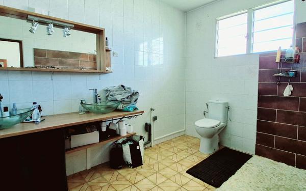 Appartement à louer    4 pièces •  Pointe-Noire