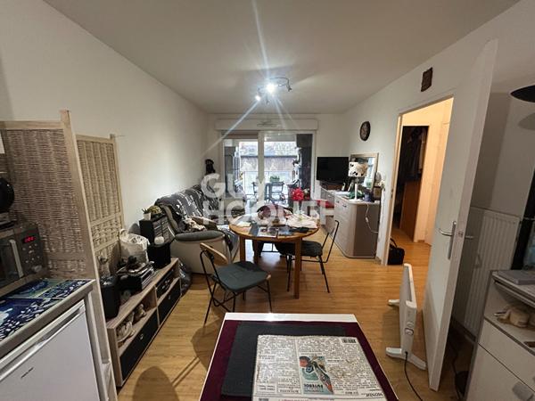 A VENDRE Appartement T2 - 49 M² - 1 chambre - Balcon - Place de parking couverte privative-