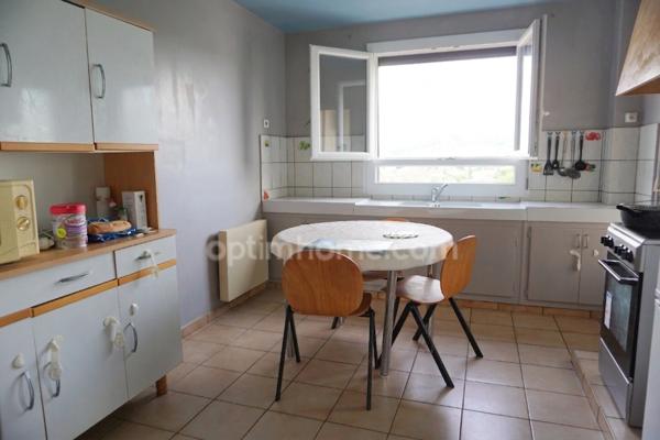 Appartement à vendre 3 pièces + grande cave à NAVENNE (70)