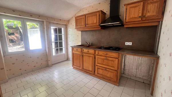 Maison de plain-pied avec jardin