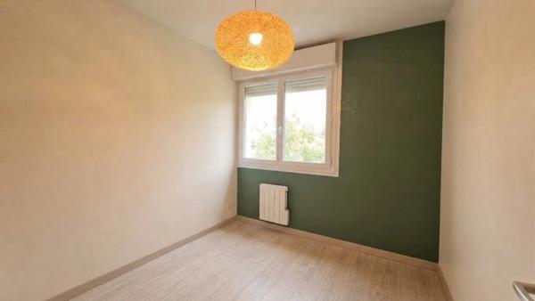 QUIMPER (29) — À VENDRE - Appartement T2 de 49 m² Au 3e étage avec ascenseur - Balcon - Cave.