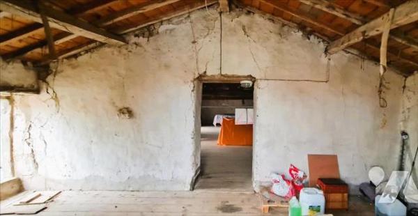 Maison + 2 terrains à bâtir + 1 grange + 2 hangars + dépendances