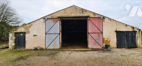 Maison + 2 terrains à bâtir + 1 grange + 2 hangars + dépendances