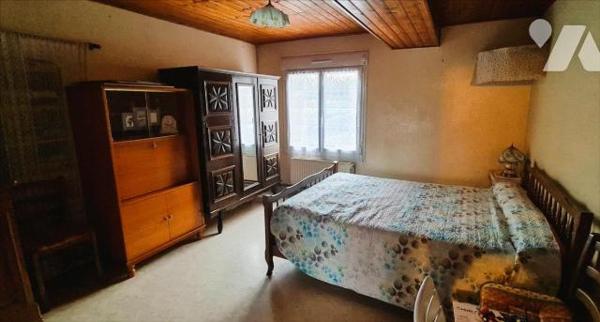 Maison + 2 terrains à bâtir + 1 grange + 2 hangars + dépendances