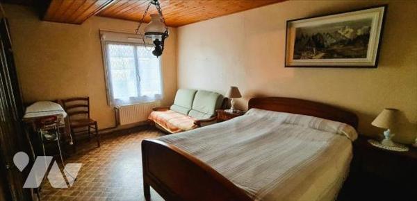 Maison + 2 terrains à bâtir + 1 grange + 2 hangars + dépendances