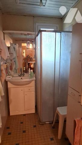 Maison + 2 terrains à bâtir + 1 grange + 2 hangars + dépendances