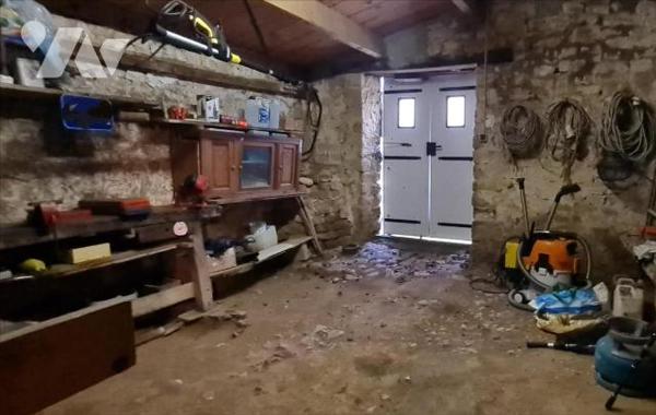 Maison + 2 terrains à bâtir + 1 grange + 2 hangars + dépendances