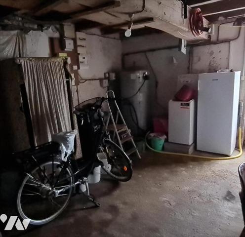 Maison + 2 terrains à bâtir + 1 grange + 2 hangars + dépendances