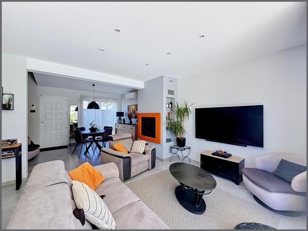Maison avec des prestations haut de gamme, double garage, 4 chambres