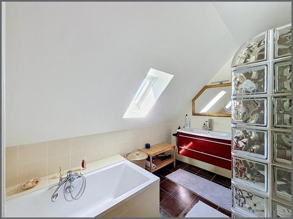 Maison avec des prestations haut de gamme, double garage, 4 chambres