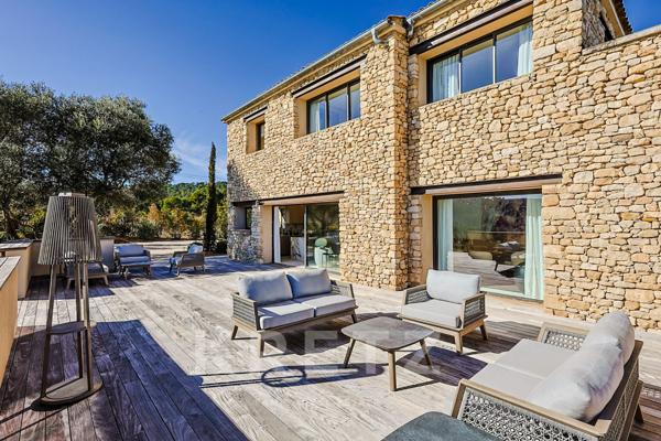 Domaine d'exception vue panoramique sur la Sainte-Victoire au coeur d'un domaine de 6 hectares