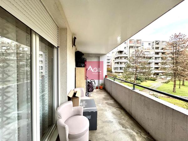 GRENOBLE - T3 de 67m² avec grand balcon.