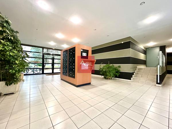 GRENOBLE - T3 de 67m² avec grand balcon.