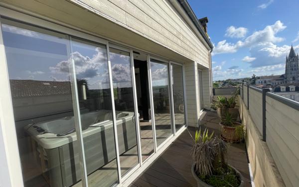 Appartement à vendre    3 pièces • 166 m2    Saintes