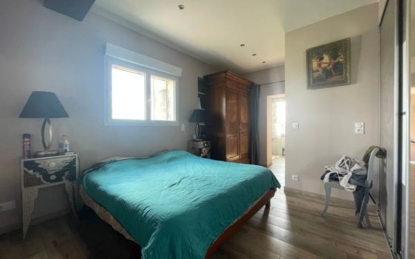 Appartement à vendre    3 pièces • 166 m2    Saintes