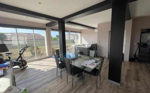 Appartement à vendre    3 pièces • 166 m2    Saintes