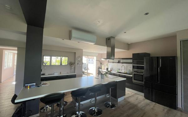 Appartement à vendre    3 pièces • 166 m2    Saintes