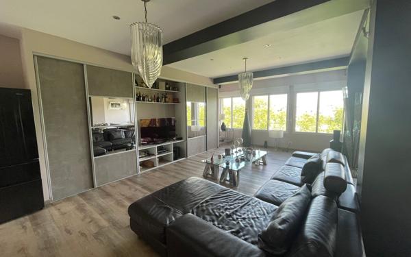 Appartement à vendre    3 pièces • 166 m2    Saintes